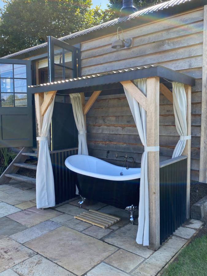 The Rabbit Warren Shepherd Hut Ketton Екстер'єр фото