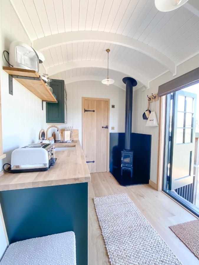 The Rabbit Warren Shepherd Hut Ketton Екстер'єр фото
